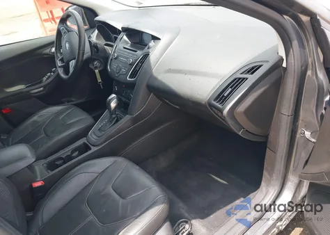 2016 Ford Focus Se z USA, uszkodzony, nr VIN 1FADP3K22GL357093